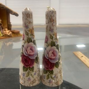 Beautiful China salt and pepper shakers